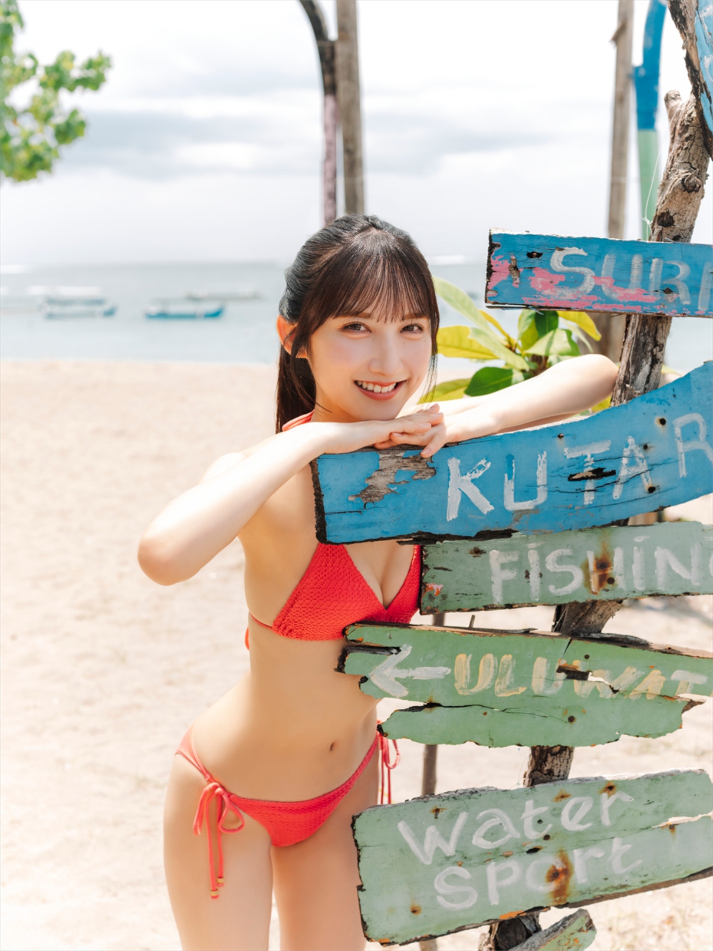長友彩海（AKB48）1st写真集「予定外の瞳」掲載カット