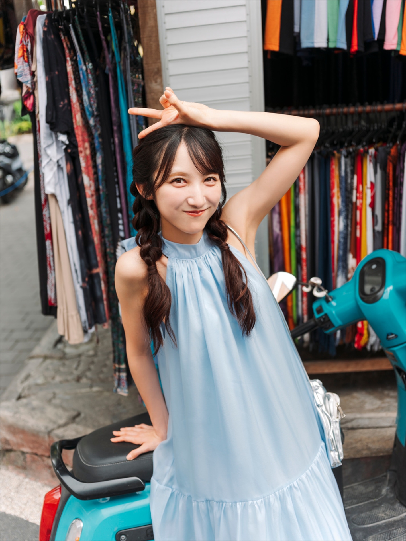 長友彩海（AKB48）1st写真集「予定外の瞳」掲載カット