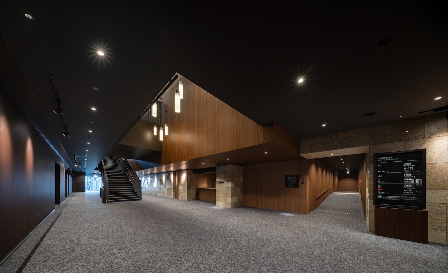 東京建物 ぴあ シアターのホワイエ。