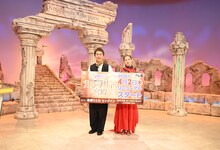 左からヒャダイン、金原ひとみ。