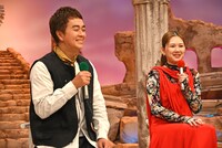 左からヒャダイン、金原ひとみ。