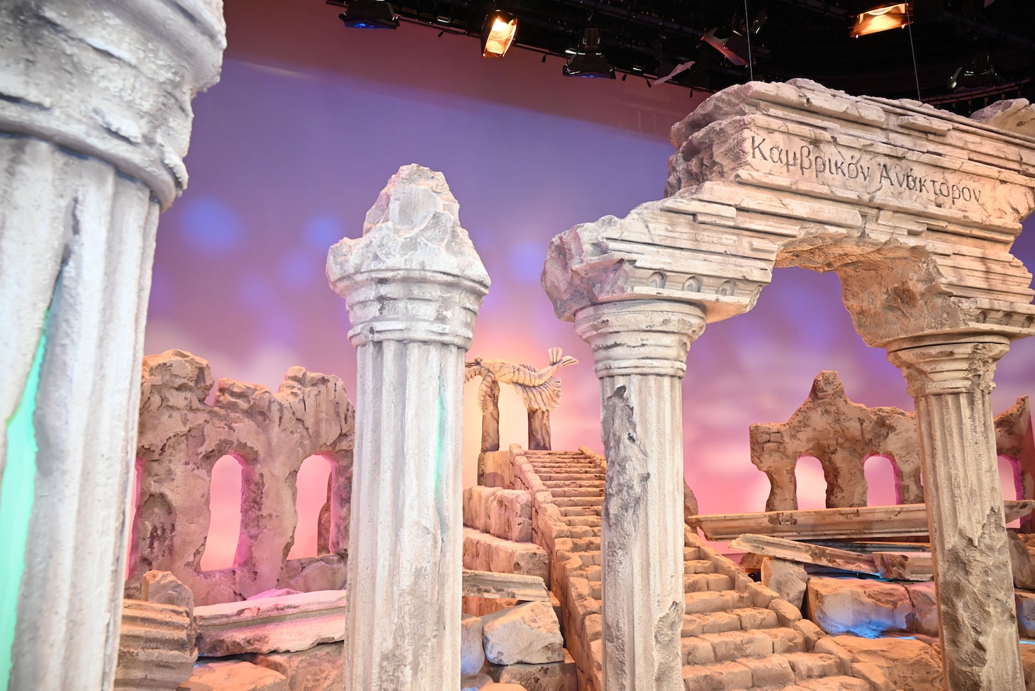 「カンブリア宮殿」新セット