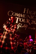 「HIGHCOMMUNICATIONS TOUR 2026 "GLAY- complete BEST"」宇都宮文化会館公演で歌うTERU（Vo）。