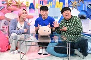 佐久間大介（Snow Man）、日村勇紀（バナナマン）と家電に詳しい芸人・かじがや卓哉（中央）。©︎日本テレビ。
