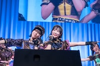 隈本茉莉奈（左）と尾林結花（右）。