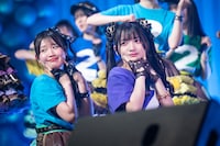 にっこりほほえむ八木遥叶（左）と蛭田愛梨（右）。