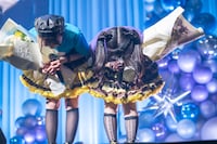 深々とお辞儀する大和明桜（左）と蛭田愛梨（右）。