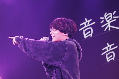 meiyoのライブパフォーマンスの様子。（Photo by Viola Kam［V’z Twinkle］）