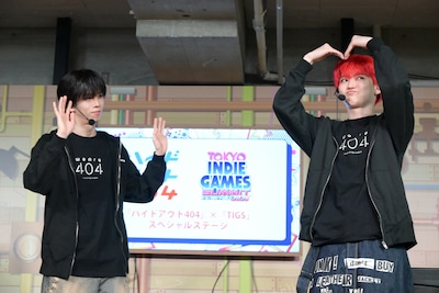 去り際まで8号車に手を振るリョウガとユーキ。