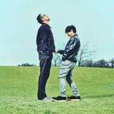 コブクロの25周年記念ビジュアル。