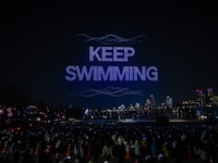 トゥクソム漢江公園の夜空を彩ったBTSのドローンショー。(P)&(C)BIGHIT MUSIC