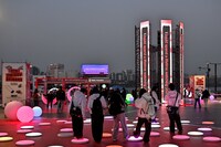 汝矣島漢江公園に設置された「LOVE SONG LOUNGE」の様子。(P)&(C)BIGHIT MUSIC