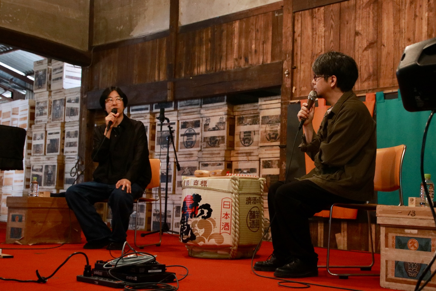 「MUSIC inn Fujieda」オープニングイベントで語り合うホリエアツシと後藤正文。