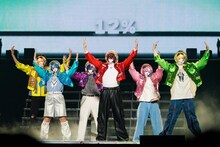 「再々々起動!!!」を歌うAMPTAKxCOLORS。