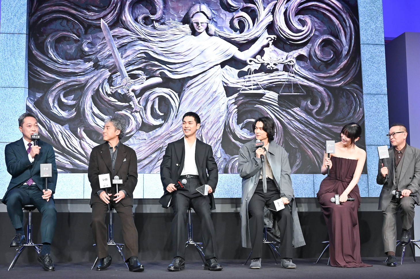 トーク企画「これって私だけ？」の様子。左から音尾琢真（TEAM NACS）、ムロツヨシ、柳楽優弥、松村北斗（SixTONES）、池田エライザ、土井裕泰監督。