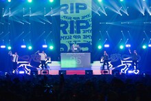 「JOINT」をパフォーマンスするRIP SLYME。（撮影：砂流恵介）