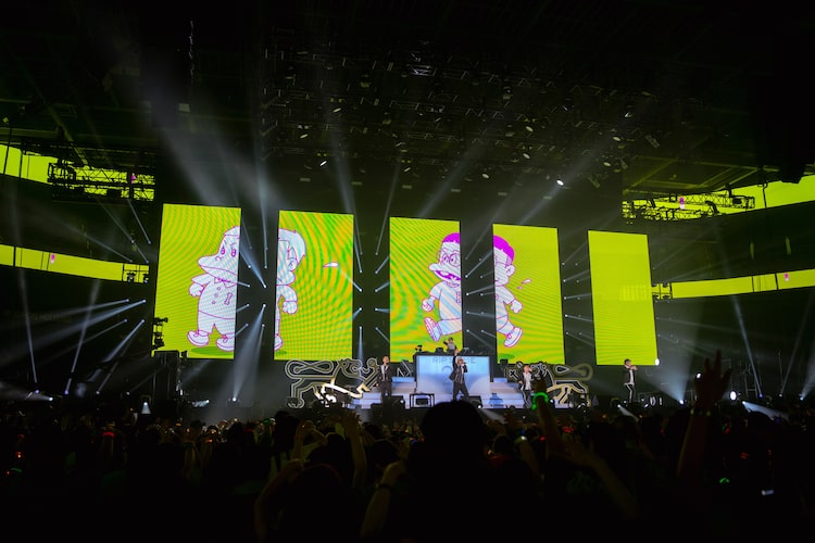 「STEPPER'S DELIGHT」をパフォーマンスするRIP SLYME。（撮影：砂流恵介）