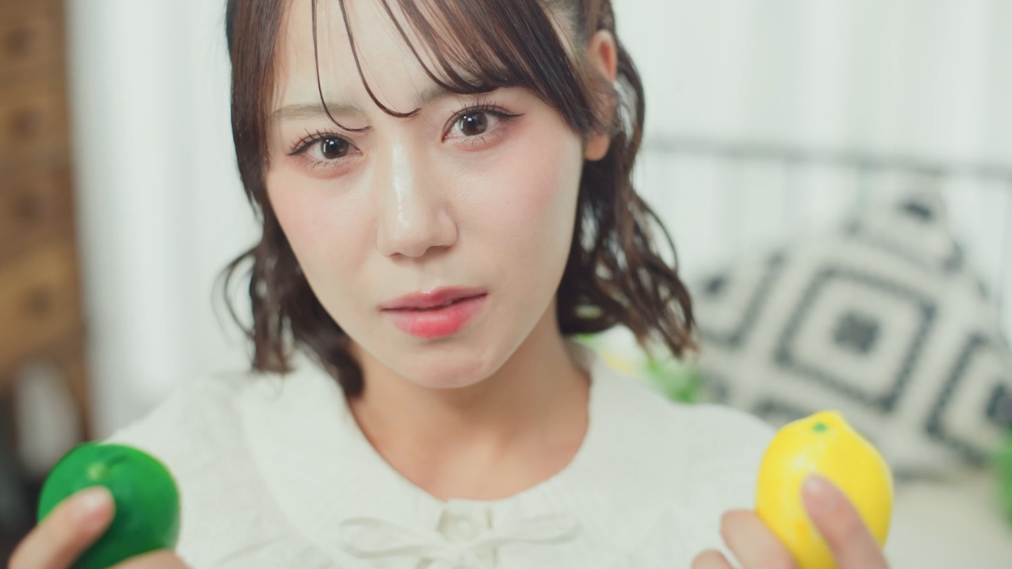 「檸檬とレモン」ミュージックビデオより。