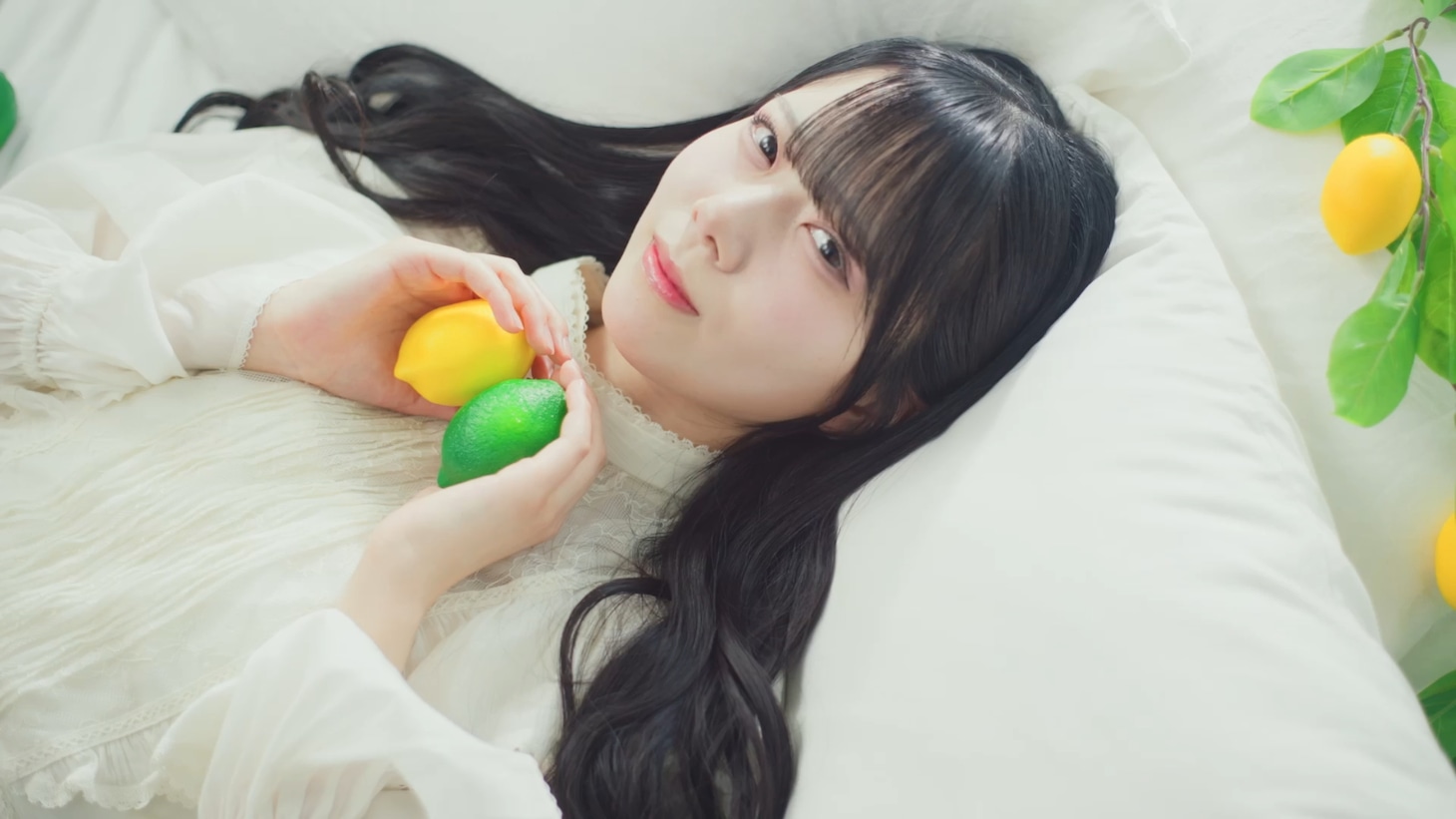 「檸檬とレモン」ミュージックビデオより。