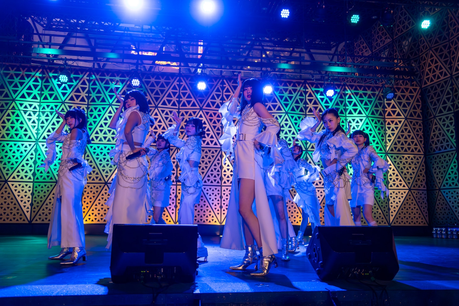 WHITE SCORPIONによるフリーライブの様子。