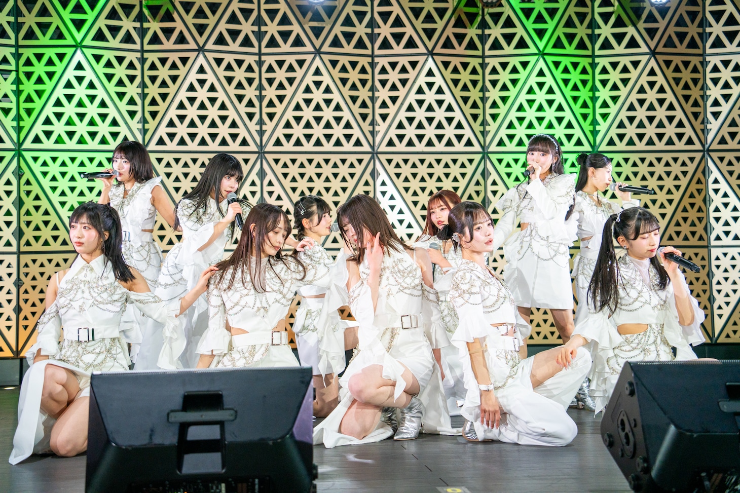 WHITE SCORPIONによるフリーライブの様子。