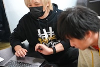 アンケートを取るニコニコ生放送ディレクター・黒川氏。