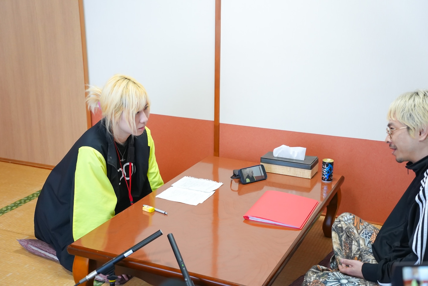 レベチ・ンゲールと渡辺淳之介。