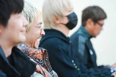 WACK若月氏とタテ・マエのパフォーマンスに笑顔の渡辺淳之介。