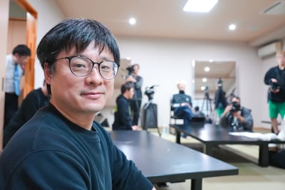 ココ・パーティン・ココと歌い踊ることが決まった瞬間のSW西澤裕郎氏。