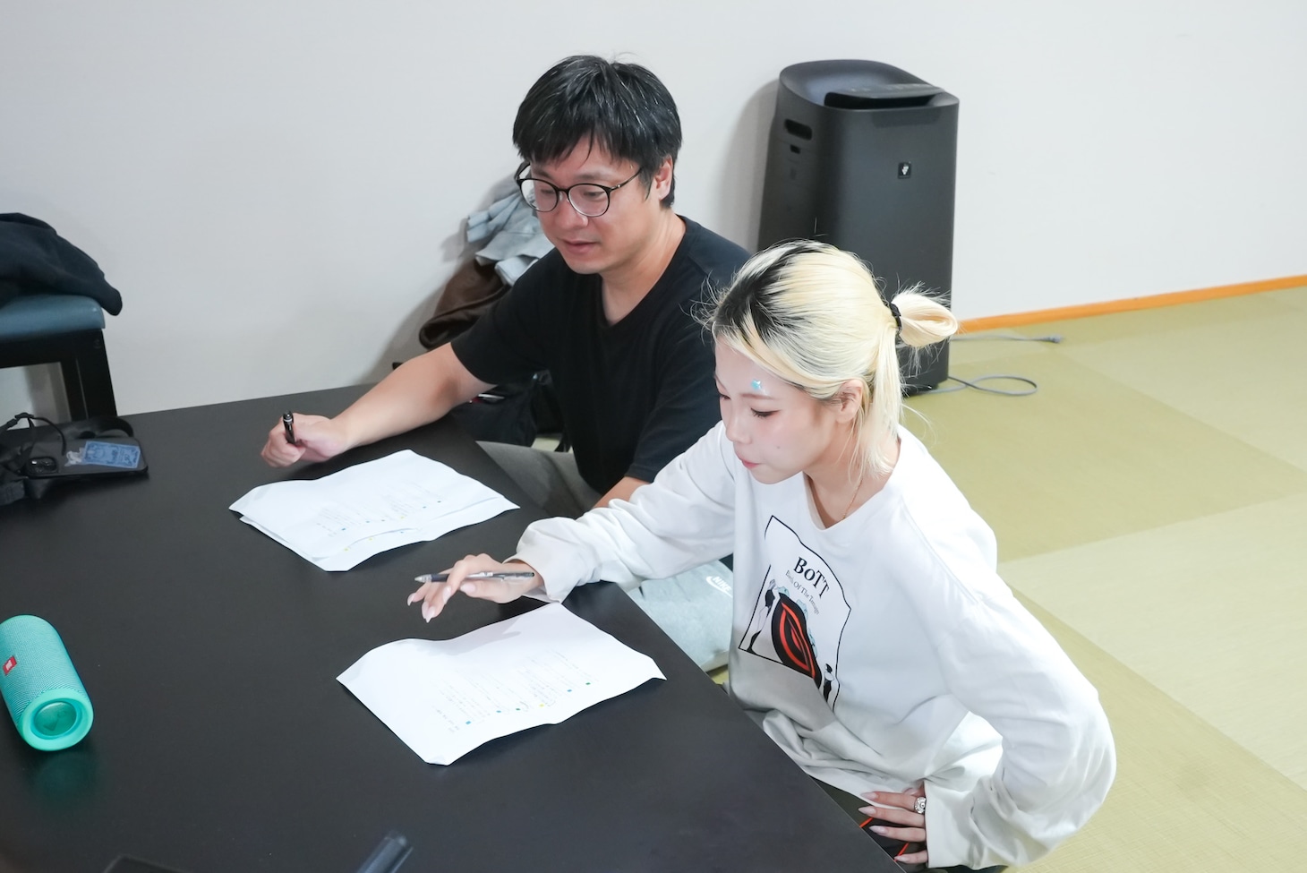 西澤裕郎（SW）氏とココ・パーティン・ココ（GANG PARADE）。