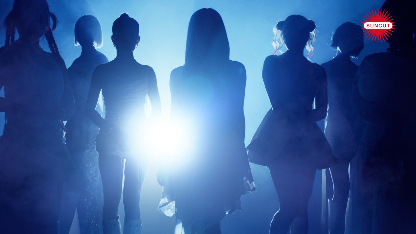 「サンカット」の新テレビCM「強さを、まとう。」編より。