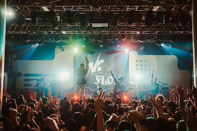 「ライブナタリー “T.N.T × FLOW” sponsored by Chikemoo」よりFLOWのライブの様子。（撮影：オカベメイ）