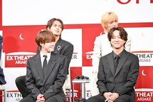 前列左から大橋和也、寺西拓人、後列左から上田竜也、川島如恵留。