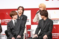 前列左から大橋和也、寺西拓人、後列左から上田竜也、川島如恵留。