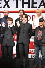 前列左から大橋和也、寺西拓人、いのうえひでのり、後列左から堤幸彦、上田竜也、川島如恵留。