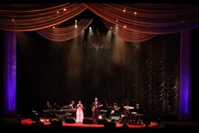 「ハンバート ハンバート ツアー2026『歌ったり喋ったり』」バンド篇最終公演の様子。（撮影：後藤渉）