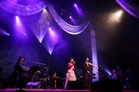 「ハンバート ハンバート ツアー2026『歌ったり喋ったり』」バンド篇最終公演の様子。（撮影：後藤渉）