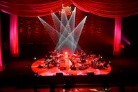 「ハンバート ハンバート ツアー2026『歌ったり喋ったり』」バンド篇最終公演の様子。（撮影：後藤渉）