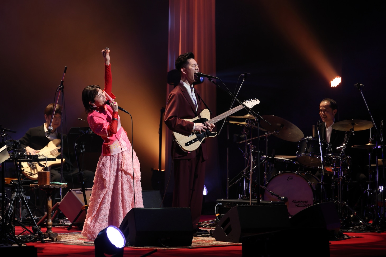 「ハンバート ハンバート ツアー2026『歌ったり喋ったり』」バンド篇最終公演の様子。（撮影：後藤渉）