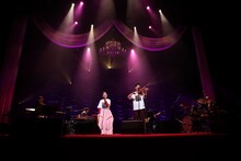 「ハンバート ハンバート ツアー2026『歌ったり喋ったり』」バンド篇最終公演の様子。（撮影：後藤渉）