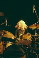 YUNA（Dr / ex. CHAI）（撮影：新家菜々子）