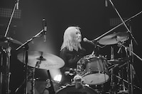 YUNA（Dr / ex. CHAI）（撮影：新家菜々子）