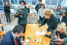 「WACK合同オーディション2026」4日目の料理対決の様子。