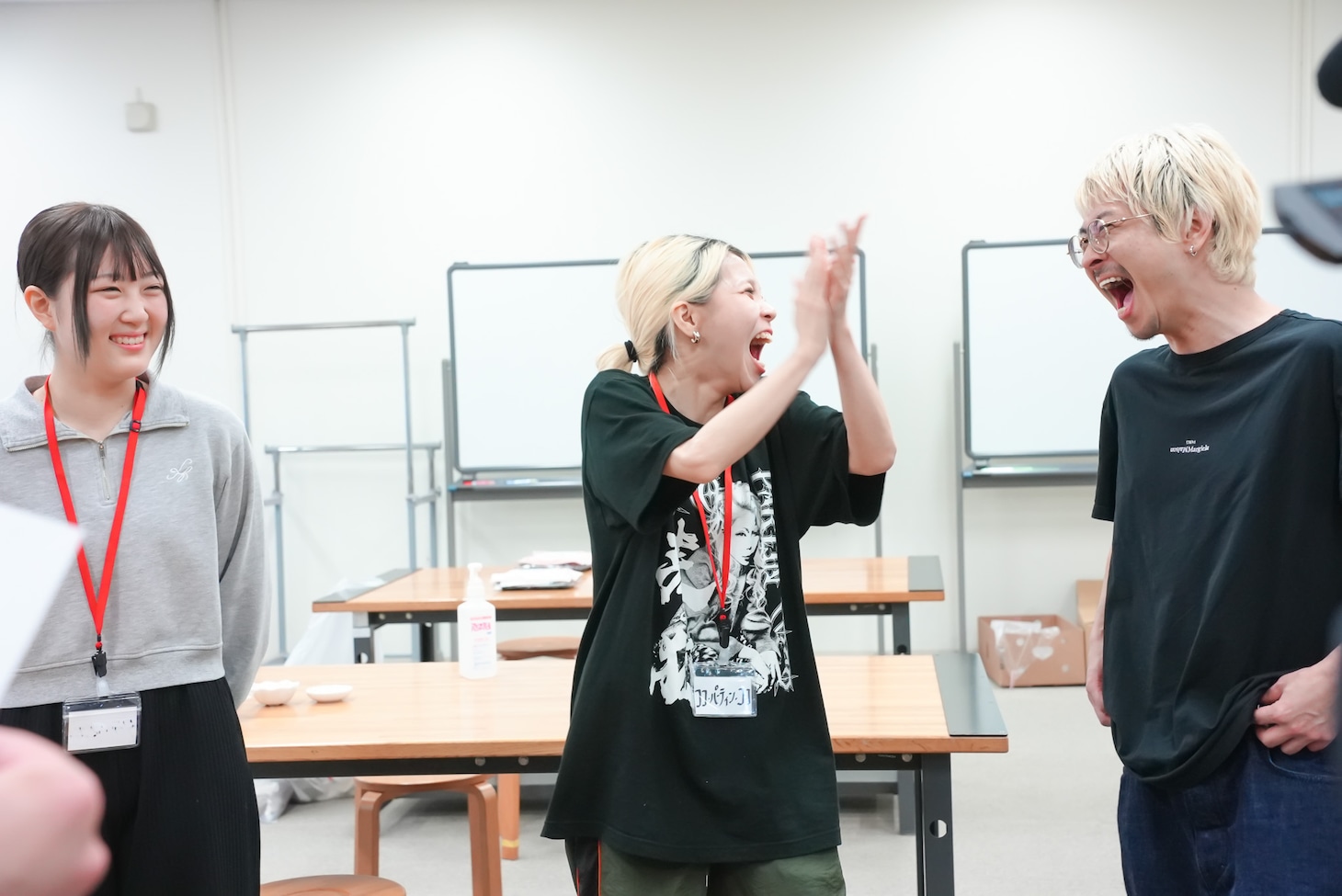 左からタテ・マエ、ココ・パーティン・ココ、渡辺淳之介。