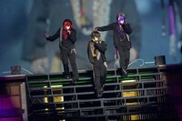 心音、ロゼ、らいとによる「恋してDancing」のパフォーマンス。