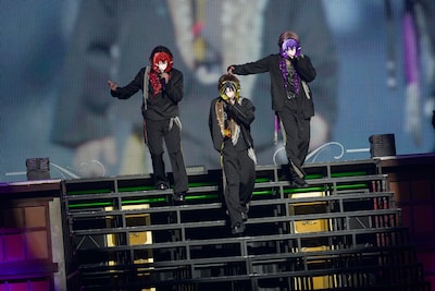 心音、ロゼ、らいとによる「恋してDancing」のパフォーマンス。