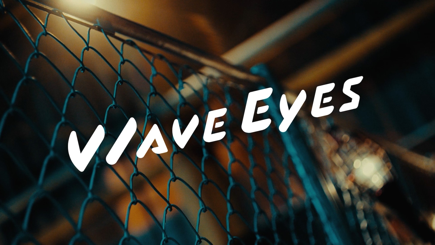 「WAVEワンデー ユープラス 乱視用」CM「ブレないぜ！WAVE EYES」編より。