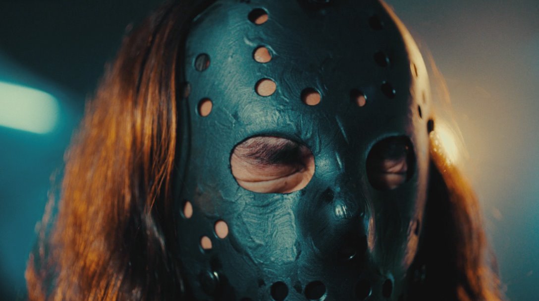 「WAVEワンデー ユープラス 乱視用」CM「ブレないぜ！WAVE EYES」編より。