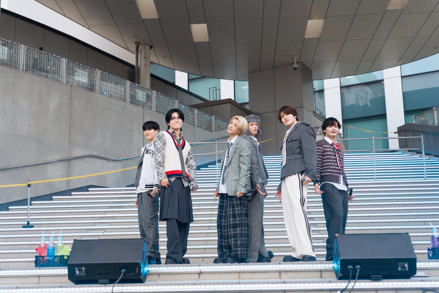 DXTEEN。ダイバーシティ東京プラザで行われた、2ndアルバム「Heart Beat」リリース記念イベントより。