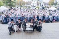 DXTEEN。ダイバーシティ東京プラザで行われた、2ndアルバム「Heart Beat」リリース記念イベントより。